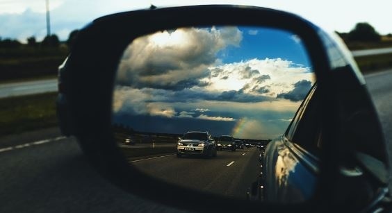 Измислиха проектор за сляпата зона при колите 